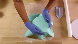 Learn To Cover Cakes In Fondant