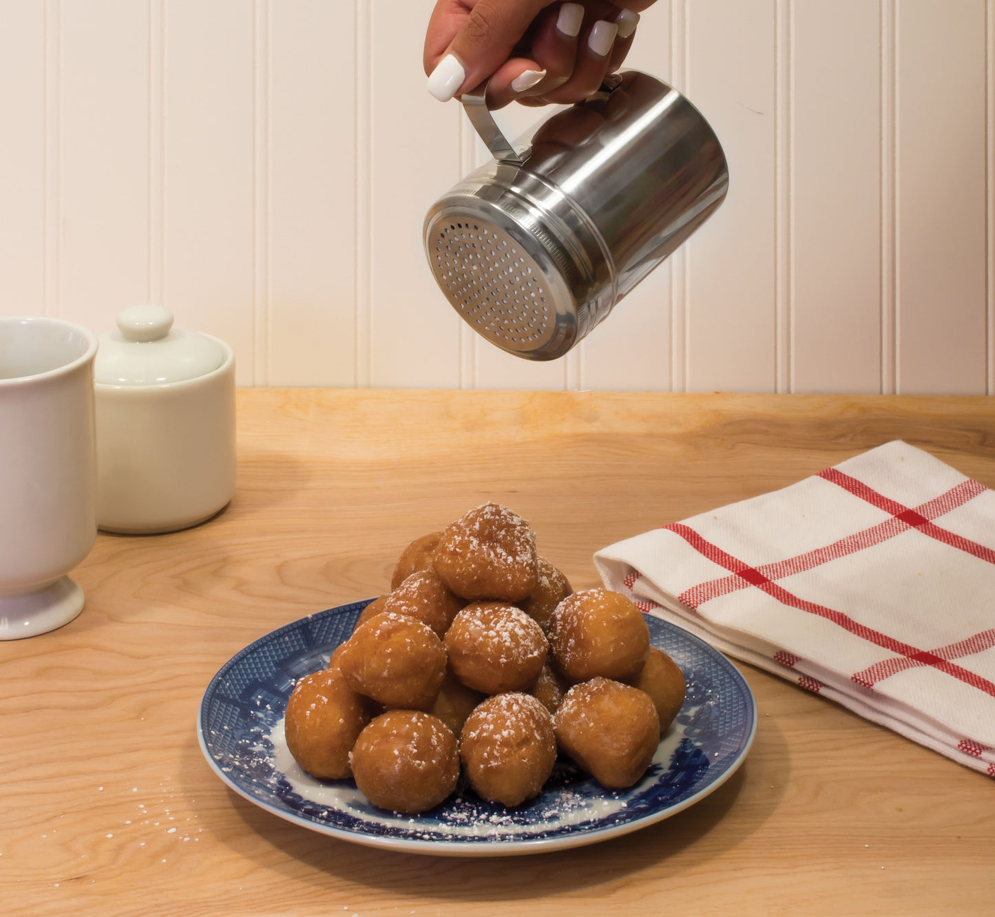 Baking Dredger with Handle, Mrs. Anderson's