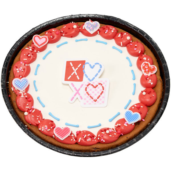 Xs and Os Cross My Heart Cake Layon