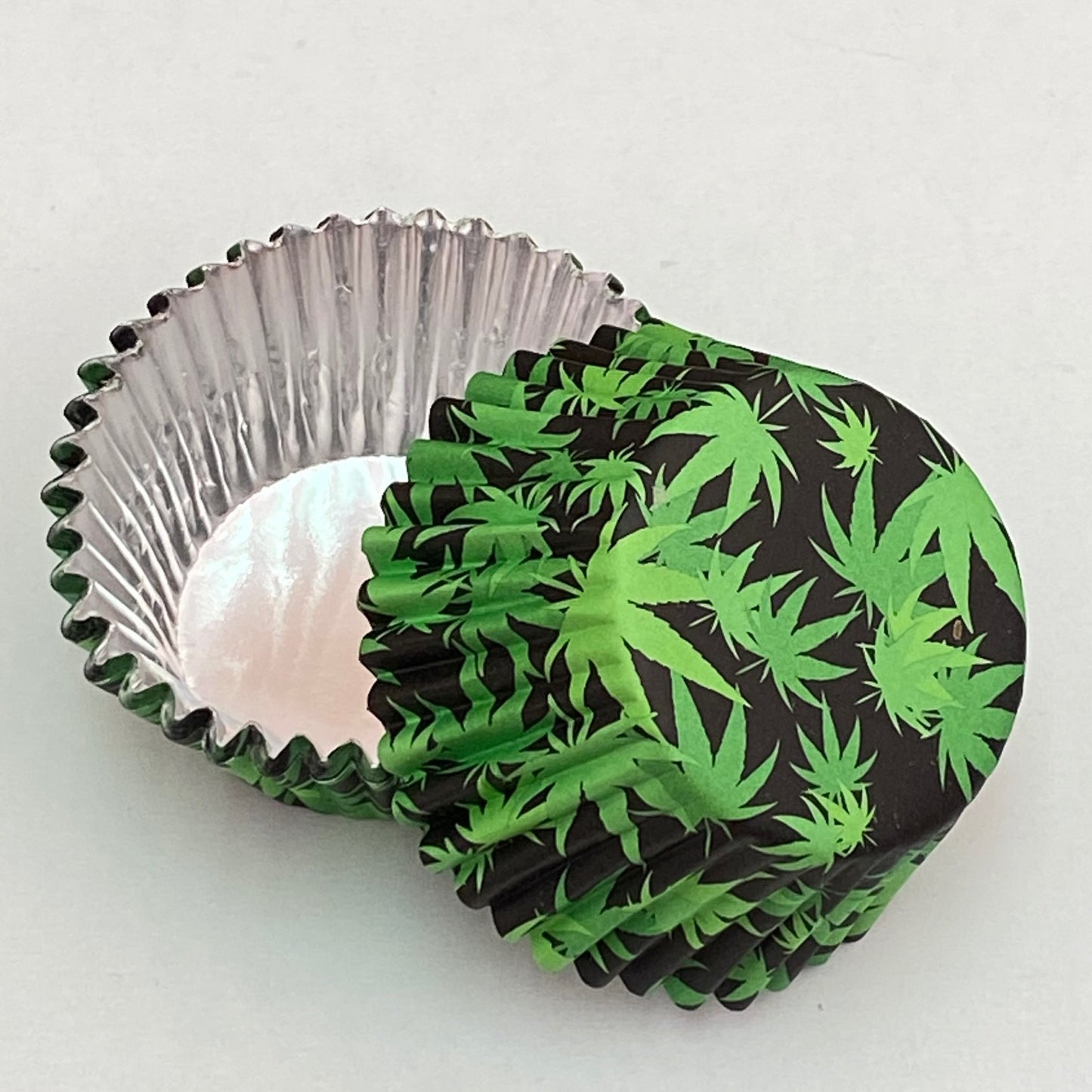 Pj Bold Green Foil Cupcake Liner with Leaf Design