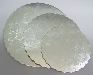 8 Inch Round Cake Board - Silver Scalloped Edge